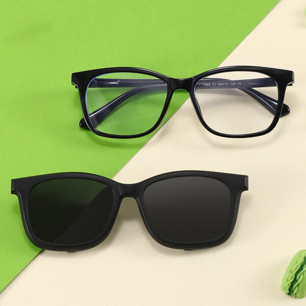 Buy Wholesale Kids Polarized Clip on Sunglasses in Bulk - JC7362